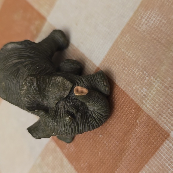 Tiny Elephant Figure - Picture 6 of 6